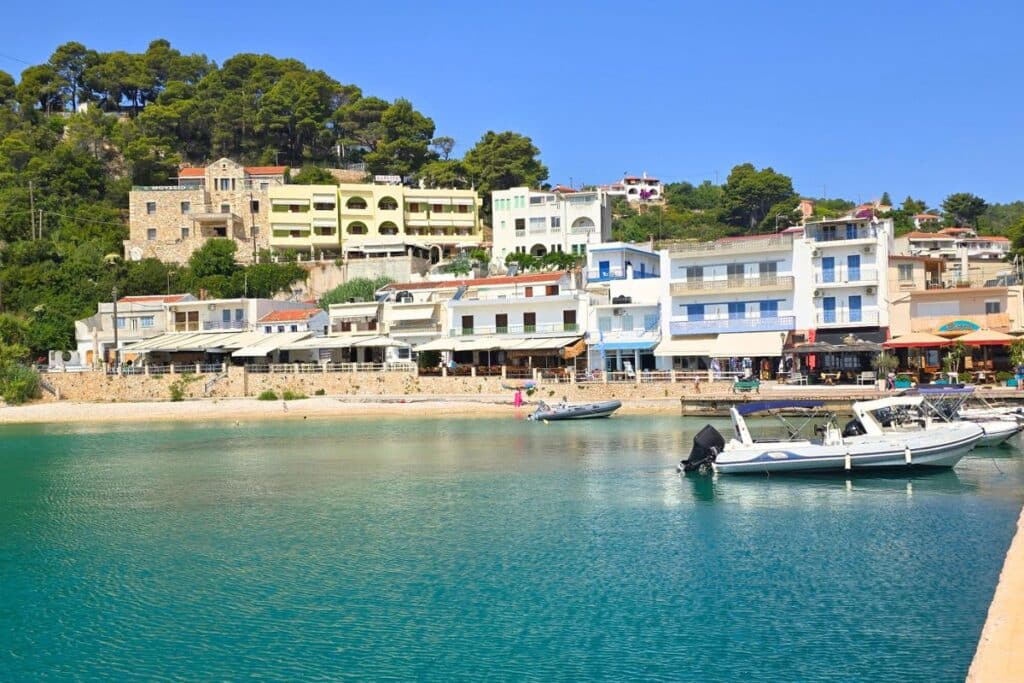 Arriving in the port of Patitiri